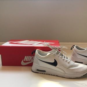 NIKE AIR MAX THEA (size 7)